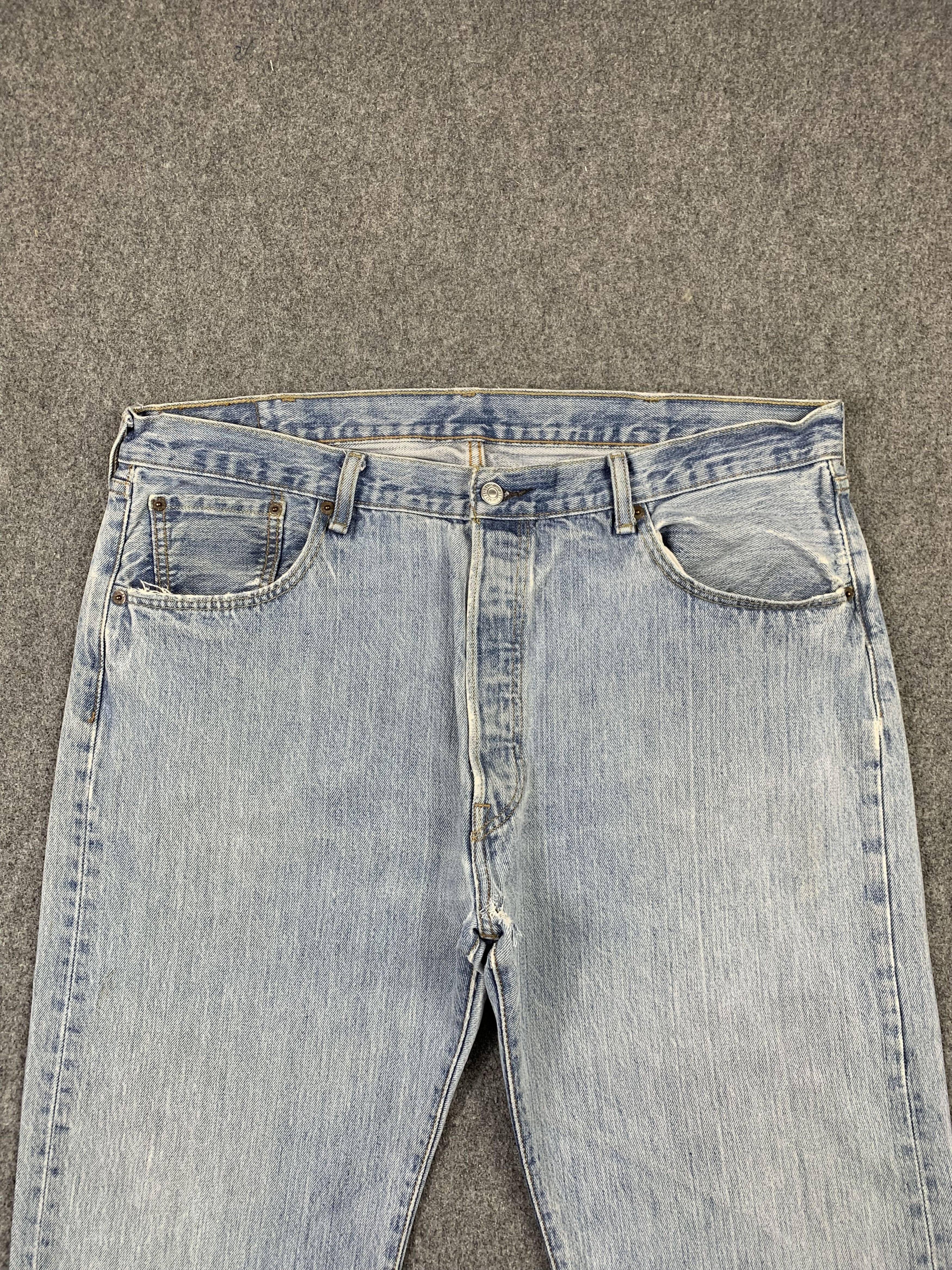 Levi's Vintage Levis 501 Light Wash Jeans DP2158 Size US 39 - 2 Thumbnail