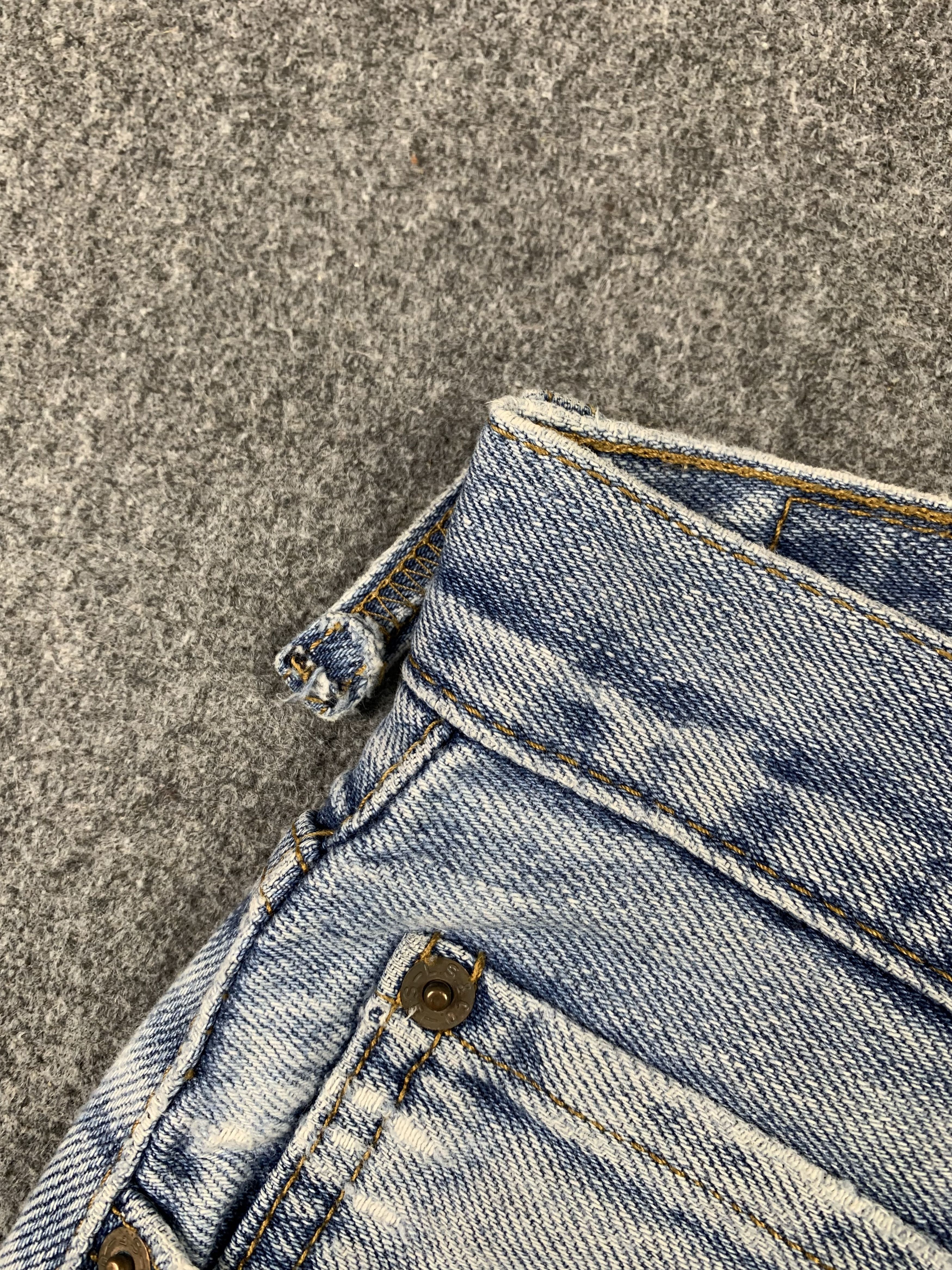 Levi's Vintage Levis 550 Light Wash Jeans DP2160 Size US 35 - 13 Thumbnail