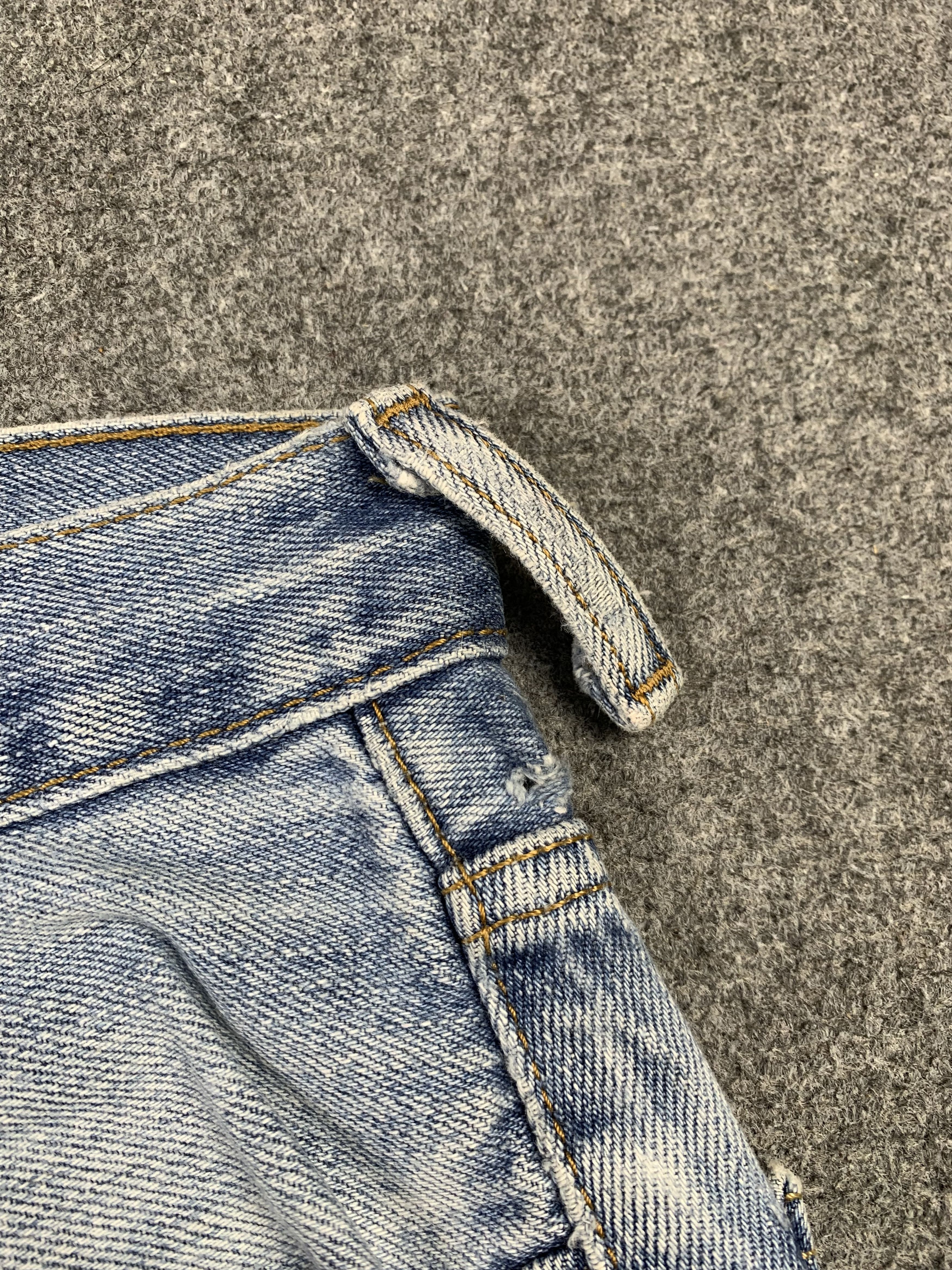 Levi's Vintage Levis 550 Light Wash Jeans DP2160 Size US 35 - 12 Thumbnail