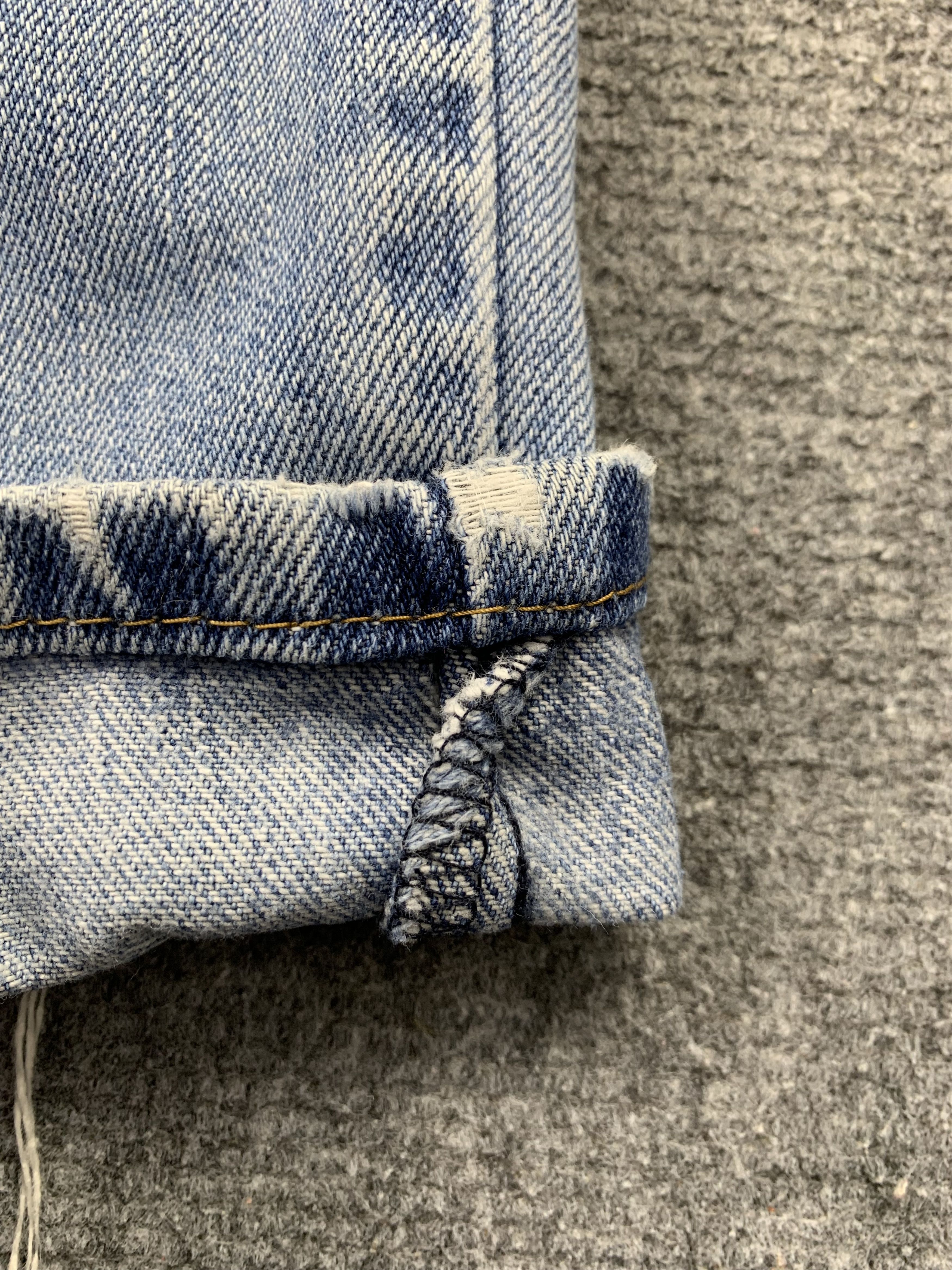 Levi's Vintage Levis 550 Light Wash Jeans DP2160 Size US 35 - 11 Thumbnail
