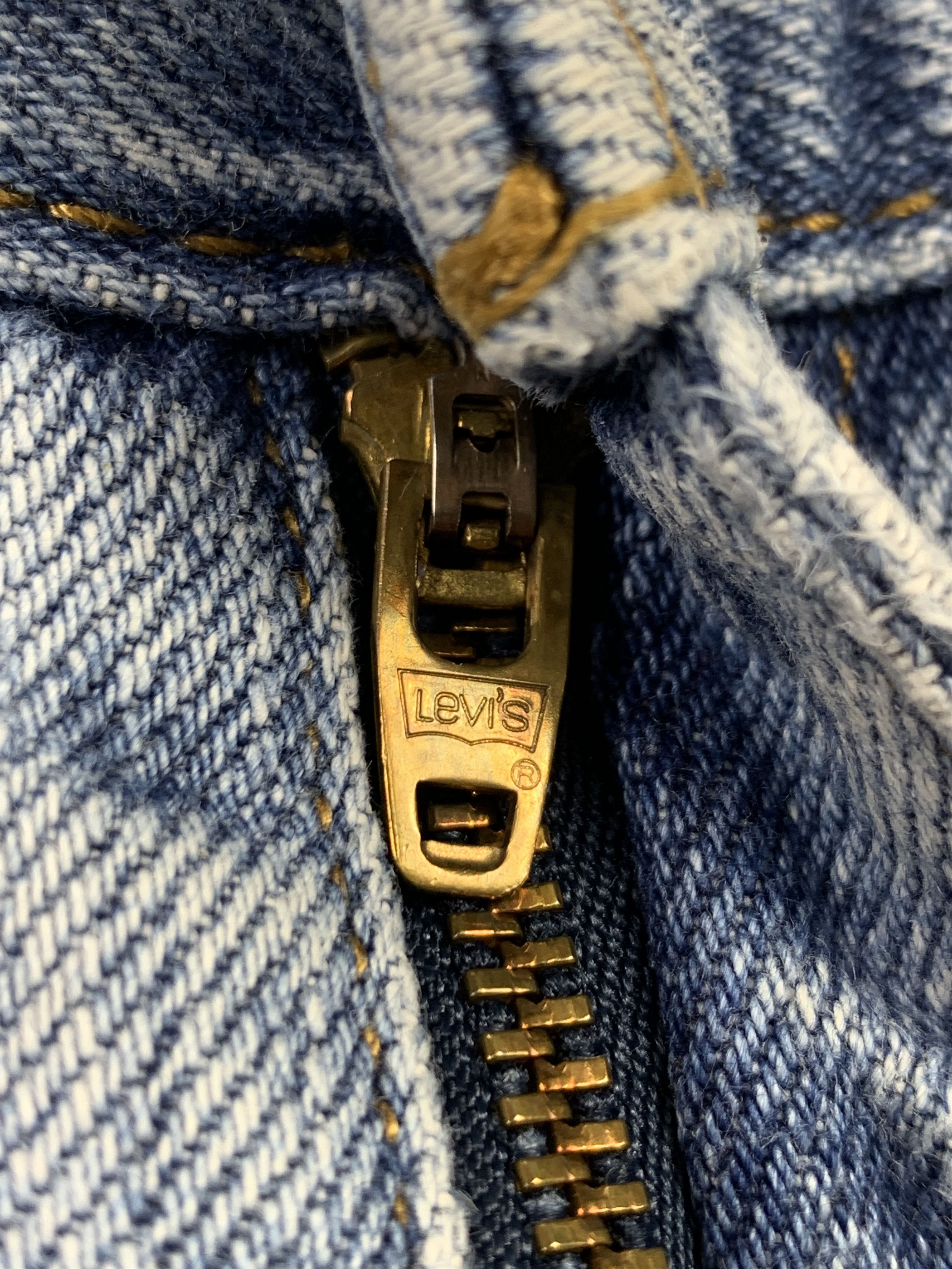 Levi's Vintage Levis 550 Light Wash Jeans DP2160 Size US 35 - 15 Thumbnail
