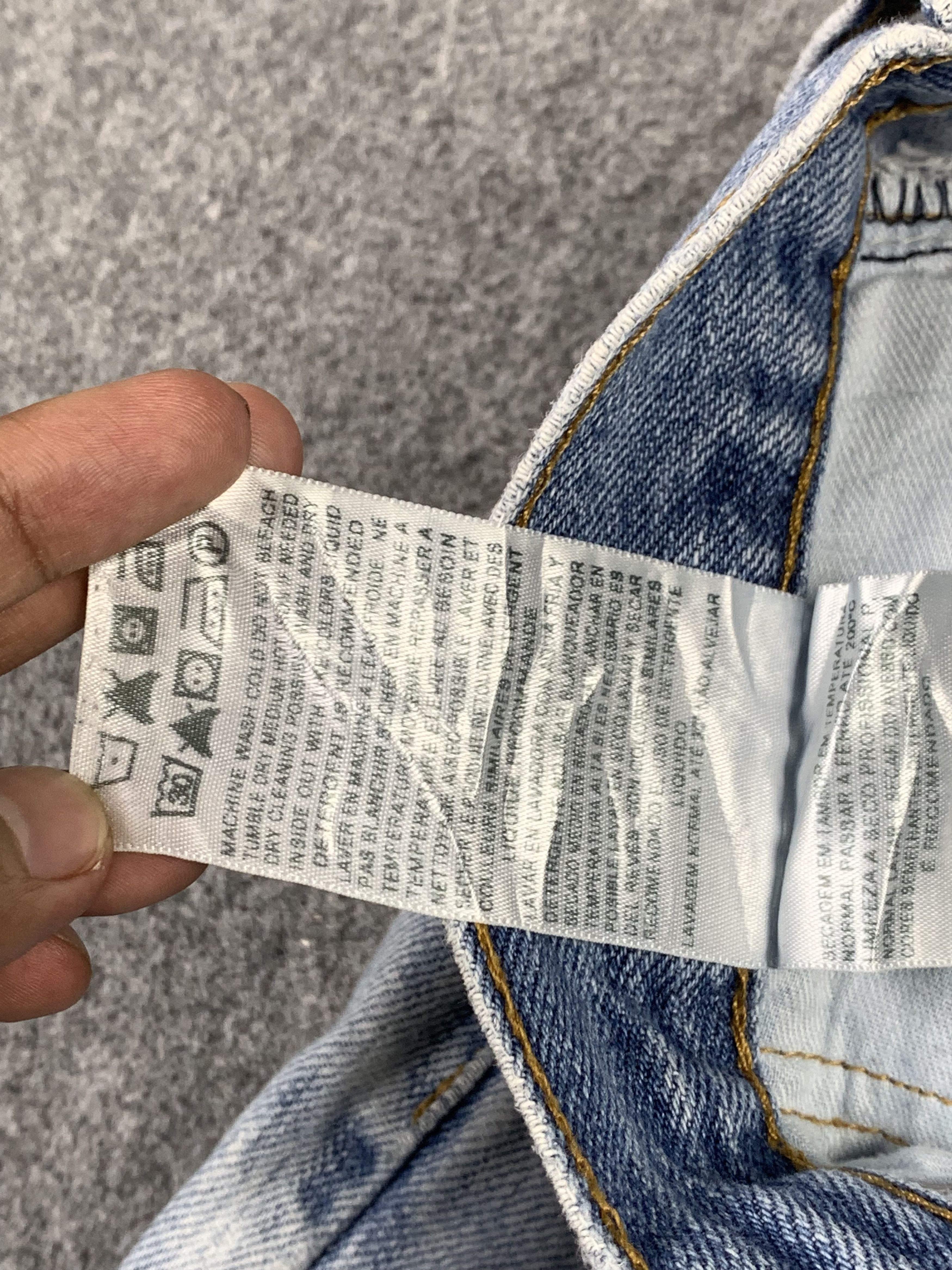 Levi's Vintage Levis 550 Light Wash Jeans DP2160 Size US 35 - 9 Thumbnail