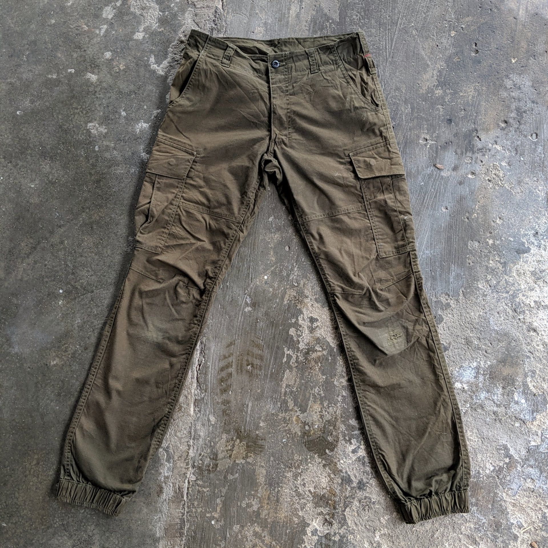 image of W29 Vintage Gladiator Workwear Distressed Cargo Pants in Khaki, Men's