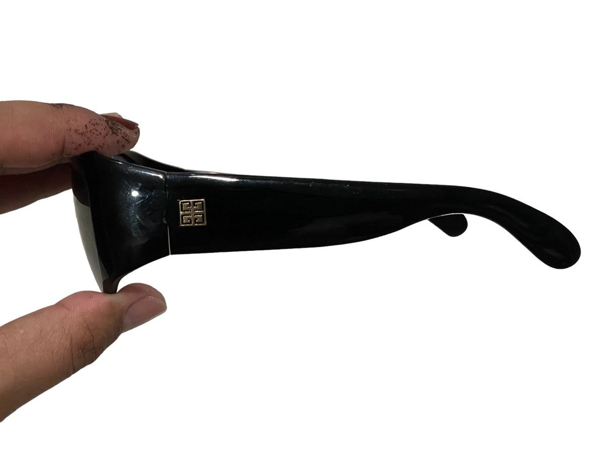 Givenchy Sunglasses Givenchy Paris Size ONE SIZE - 14 Thumbnail