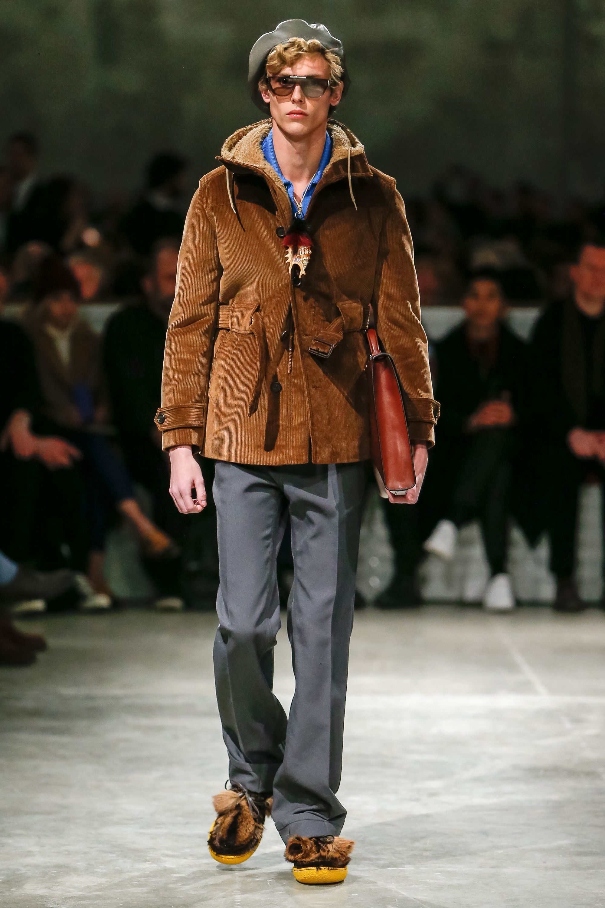 Prada Prada FW17 runway point collar cardigan Sz. 48 (fits Prada Prada FW17 runway point collar cardigan Sz. 48 (fits