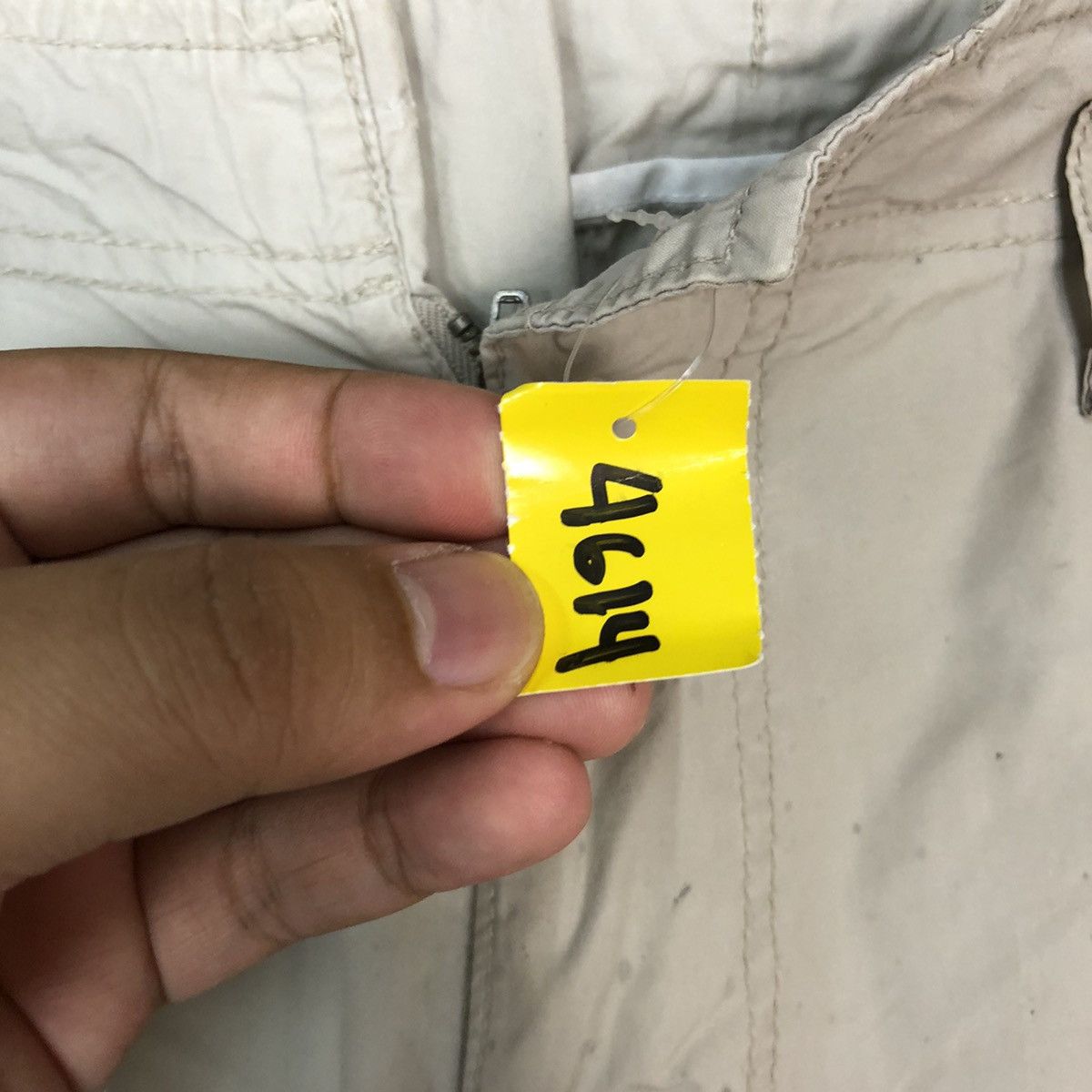 Japanese Brand Uniqlo White dirty multi pocket tactical Cargo Pants #4614 Size US 33 - 10 Thumbnail