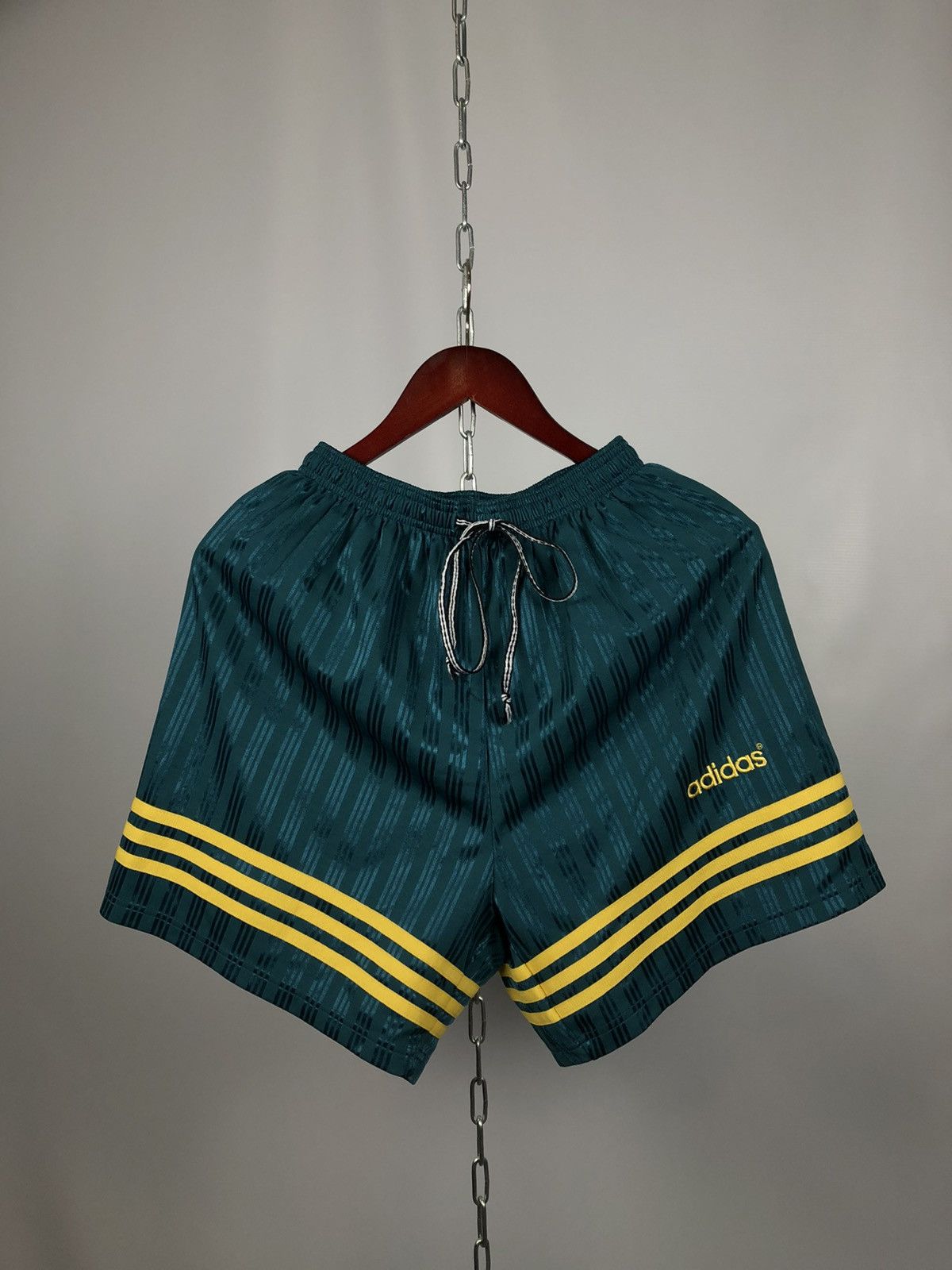 Adidas vintage sportwear streetwear shorts