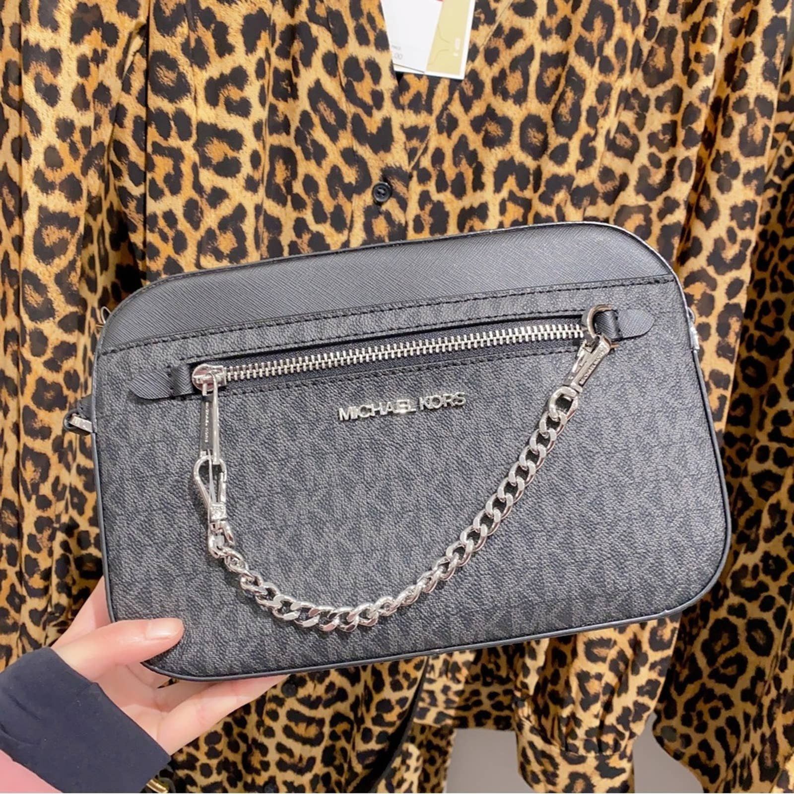 Michael Kors Jet Set Zip Crossbody in black signature