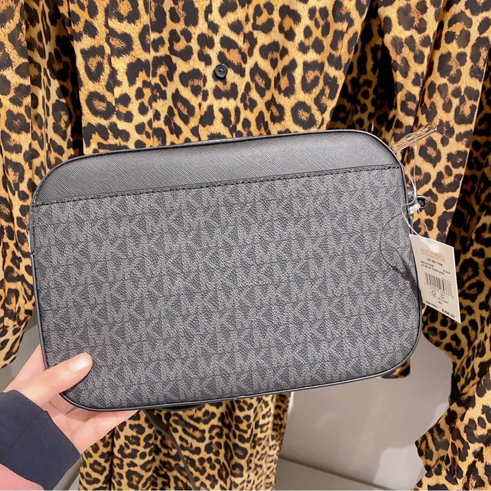 Michael Kors Jet Set Zip Crossbody in black signature