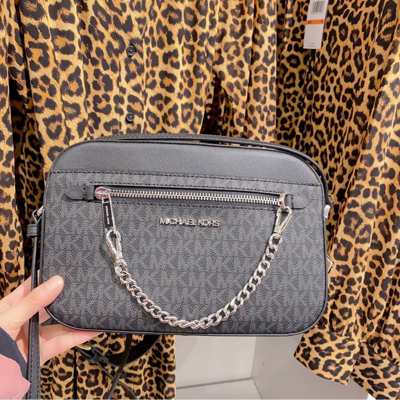 Michael Kors Jet Set Zip Crossbody in black signature