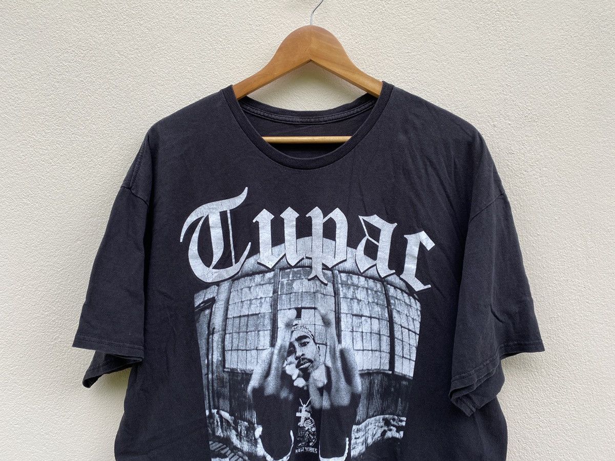 Makaveli Very Rare Vintage Tupac Shakur American Rapper T Shirt Size US XL / EU 56 / 4 - 2 Thumbnail