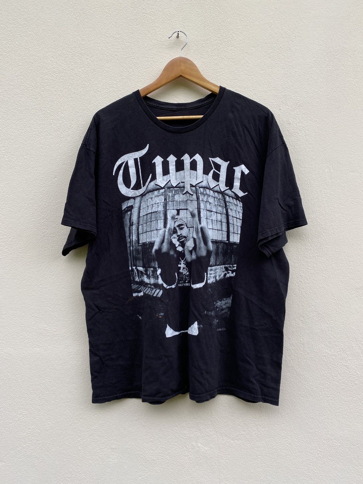 Makaveli Very Rare Vintage Tupac Shakur American Rapper T Shirt Size US XL / EU 56 / 4 - 1 Thumbnail