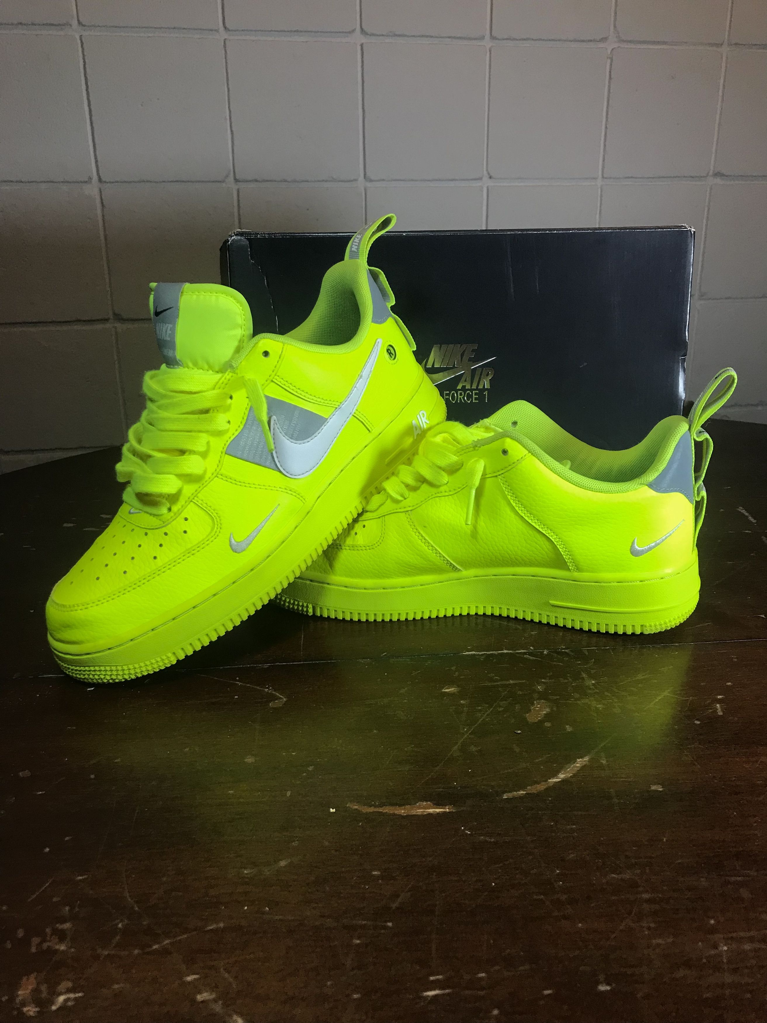 nike air force 1 lv8 utility volt