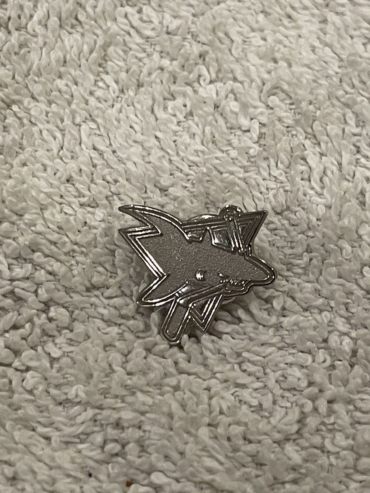NHL × Vintage Ultra Rare Late 1990/Early 2000s Chrome San Jose Sharks Pin Size ONE SIZE - 1 Thumbnail
