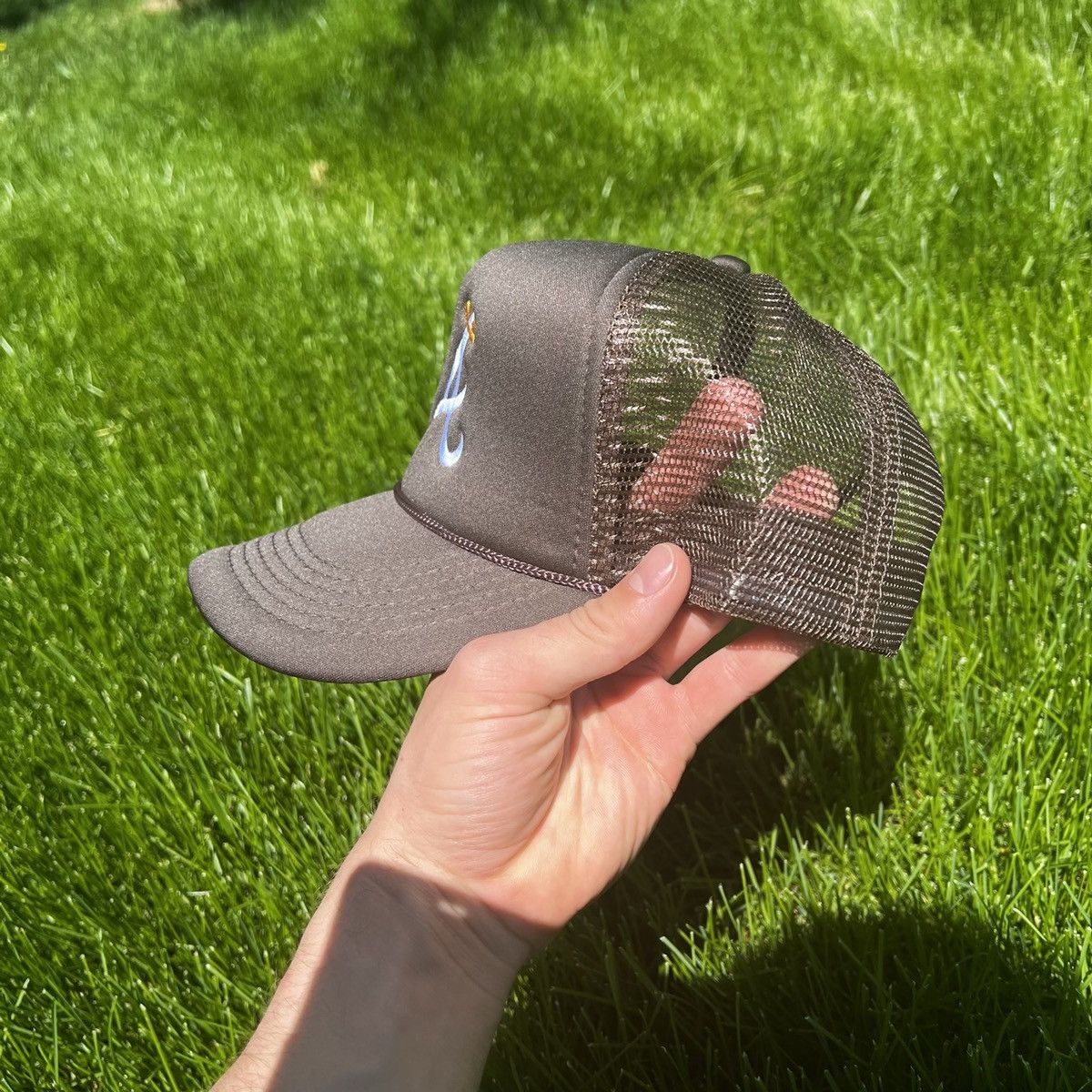 Vintage ATL Braves Trucker Hat Size ONE SIZE - 2 Thumbnail