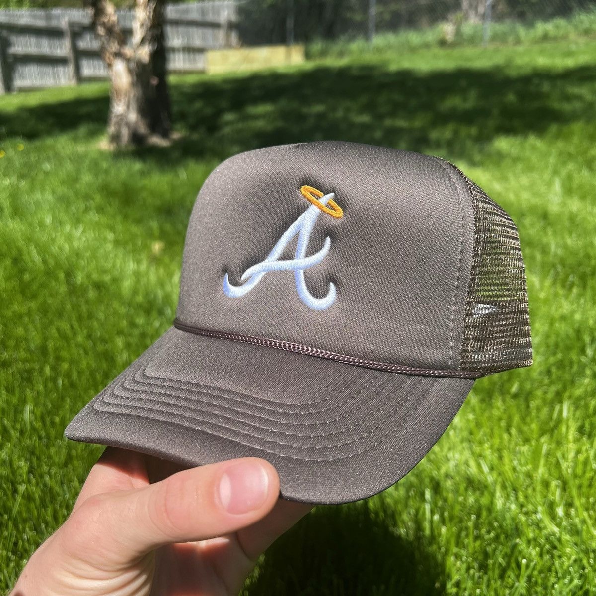 Vintage ATL Braves Trucker Hat Size ONE SIZE - 1 Thumbnail