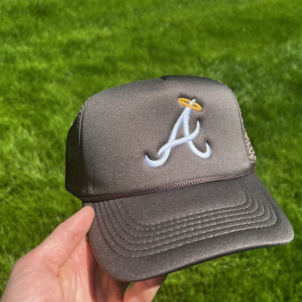 Vintage ATL Braves Trucker Hat Size ONE SIZE - 4 Thumbnail