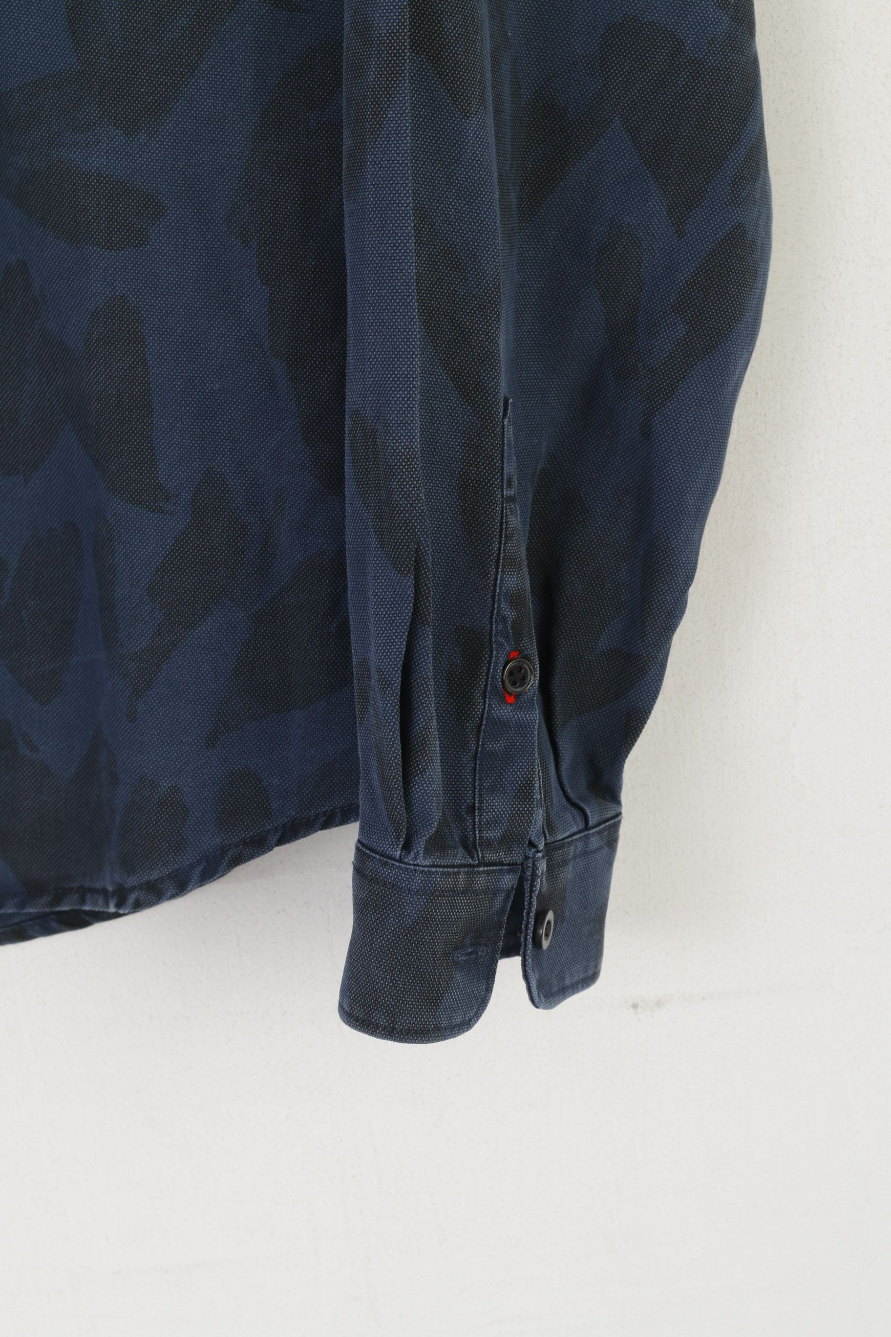 Diesel Diesel Men L (M) Casual Shirt Navy Printed Lyocell 0484 Size US L / EU 52-54 / 3 - 4 Thumbnail