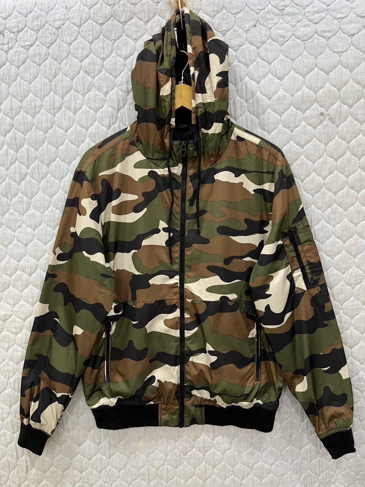 Bershka (Hhh). BERSKHA CAMOUFLAGE HYPEBEAST HOODIE JACKET | Grailed