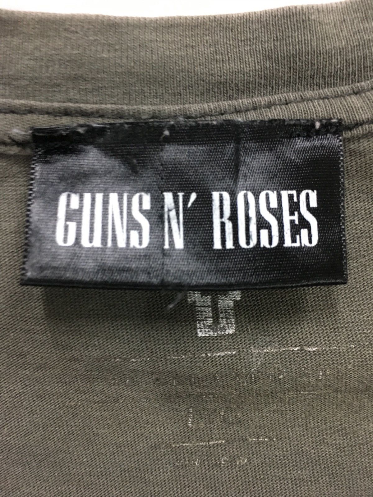 Band Tees Vintage 90s Gun And Roses Band Distresses Tee Size US L / EU 52-54 / 3 - 3 Thumbnail