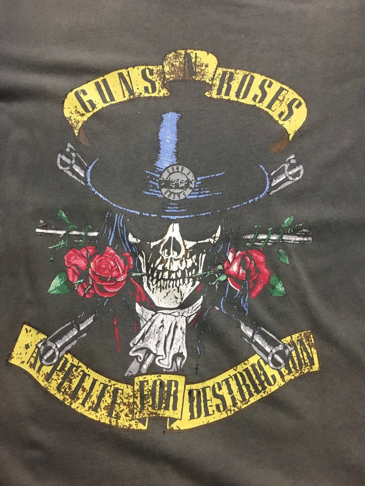 Band Tees Vintage 90s Gun And Roses Band Distresses Tee Size US L / EU 52-54 / 3 - 4 Thumbnail