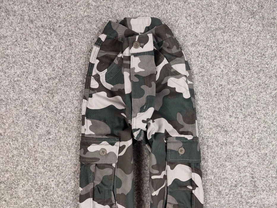 Japanese Brand 🔴 Vintage Japan Multi Pocket Cargo Camo Pants Travis Scott Size US 34 / EU 50 - 3 Thumbnail