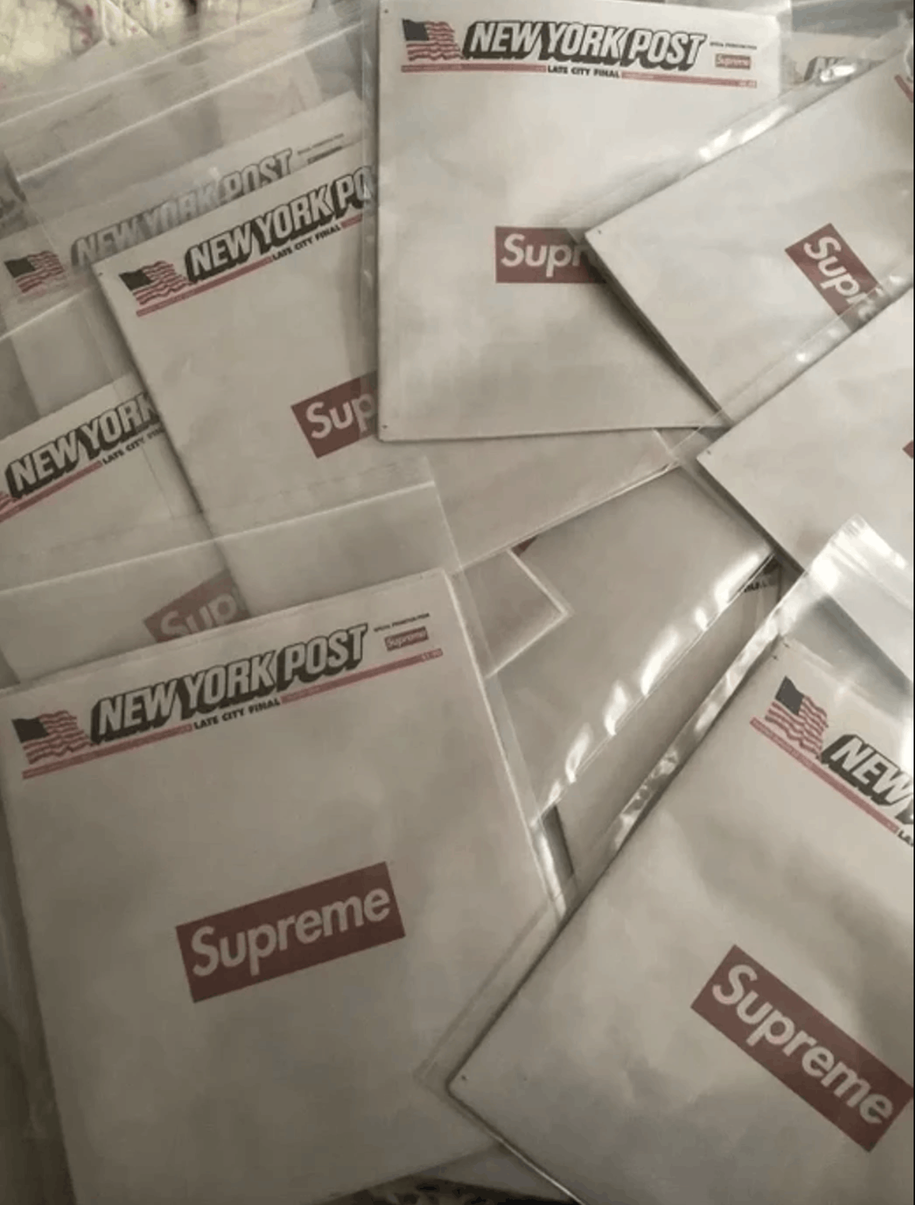 New York Post Supreme x New York Post Newspaper 8/13/18 + Ziplock bag Size ONE SIZE - 1 Thumbnail