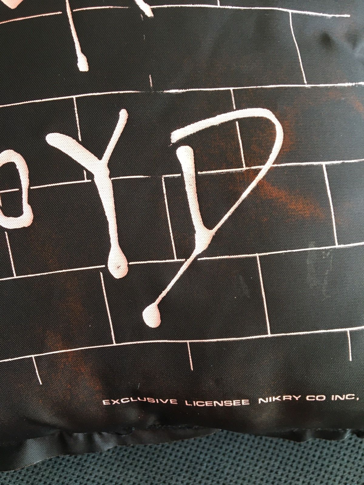 Band Tees × Pink Floyd × Vintage Vintage 1986 Pink Floyd Pillow Pink Black Size ONE SIZE - 6 Thumbnail