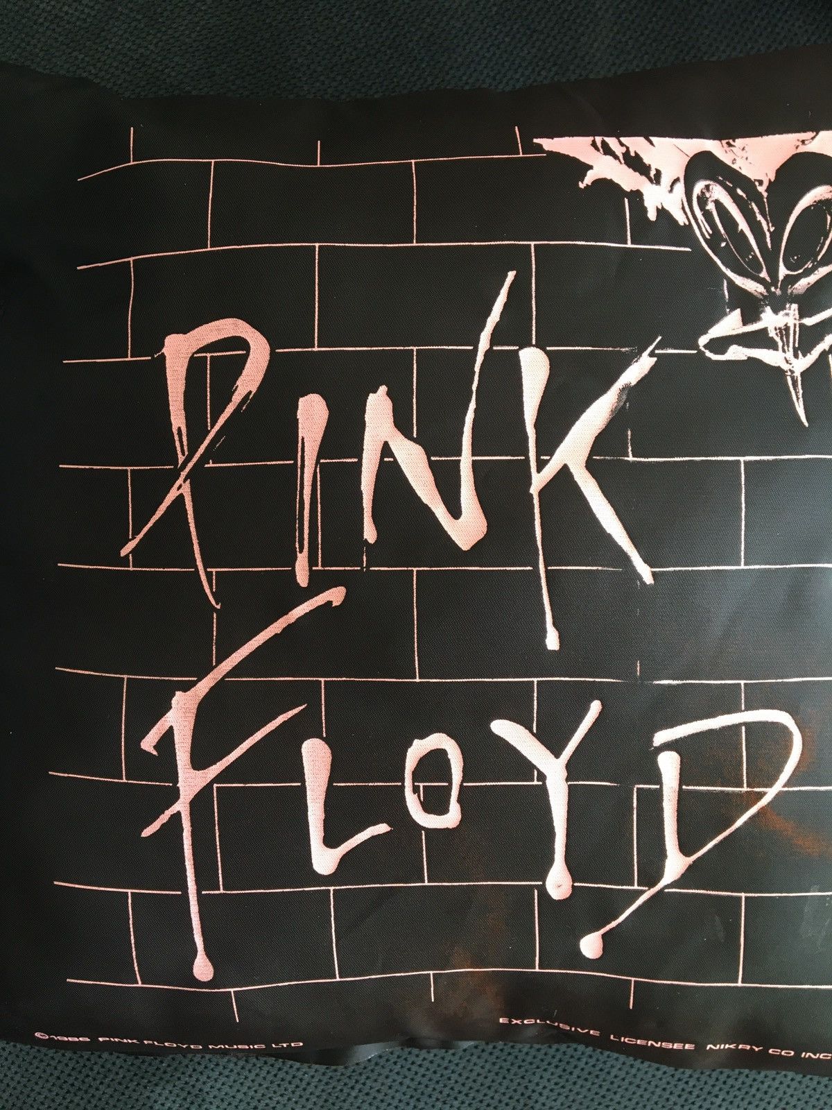 Band Tees × Pink Floyd × Vintage Vintage 1986 Pink Floyd Pillow Pink Black Size ONE SIZE - 3 Thumbnail