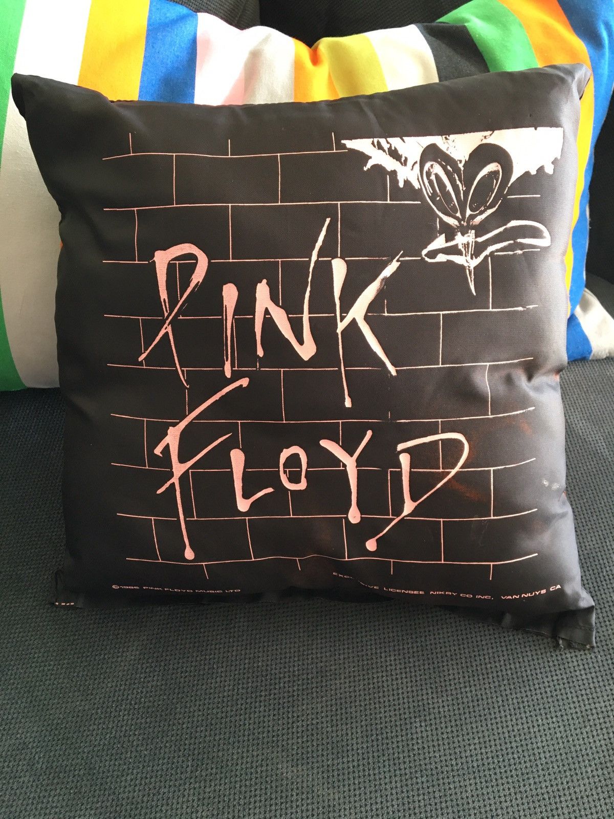 Band Tees × Pink Floyd × Vintage Vintage 1986 Pink Floyd Pillow Pink Black Size ONE SIZE - 2 Thumbnail