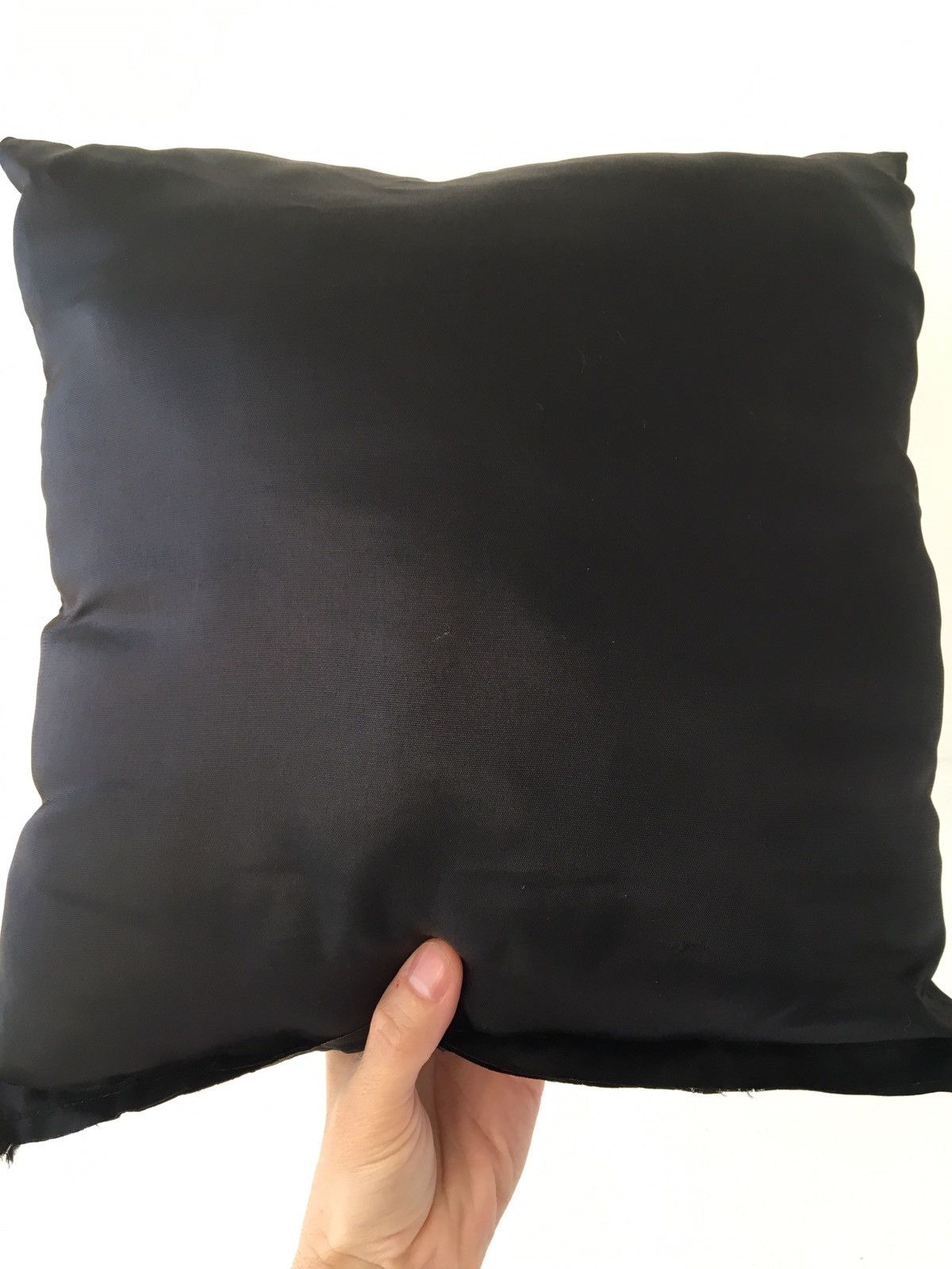 Band Tees × Pink Floyd × Vintage Vintage 1986 Pink Floyd Pillow Pink Black Size ONE SIZE - 8 Thumbnail