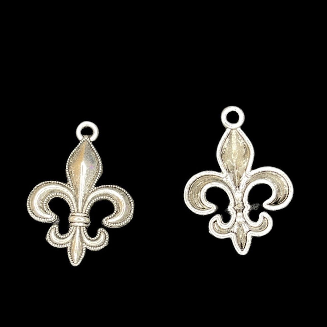 Jewelry × Vintage Fleur de Lis Pendant Charm Silver Jewelry (5 pieces) Size ONE SIZE - 2 Thumbnail