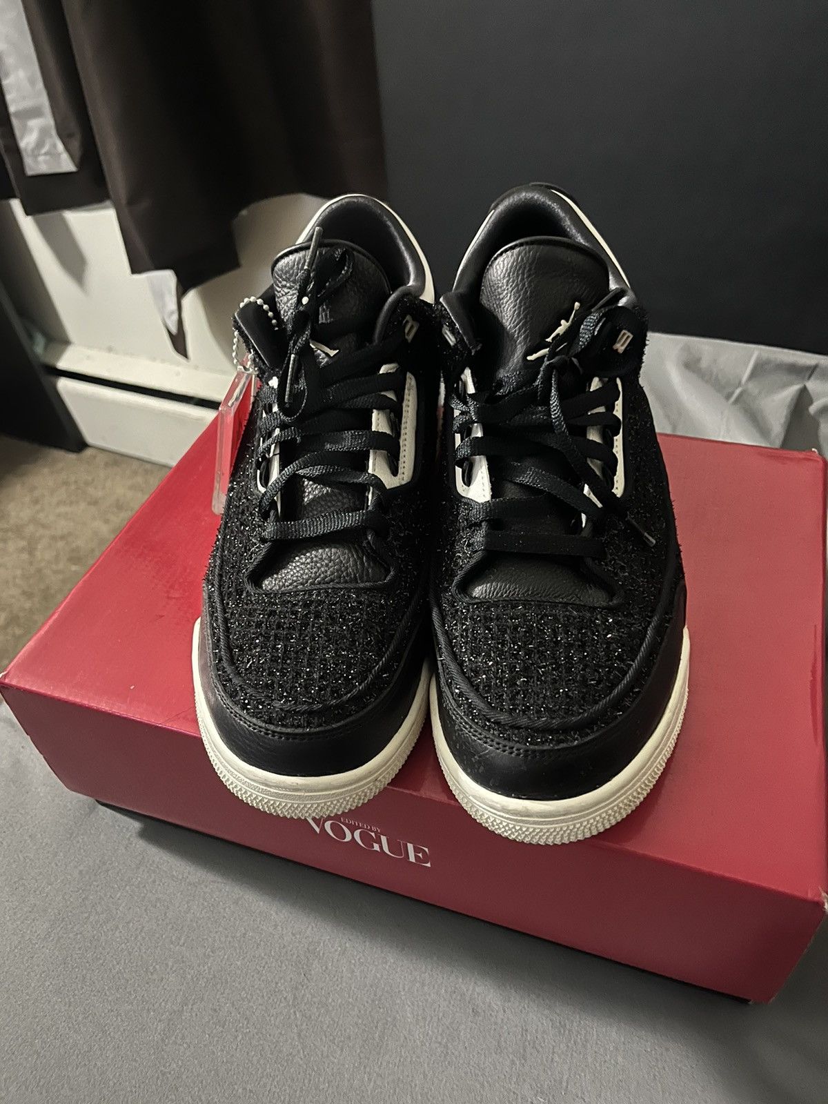 Jordan Brand × Vogue Retro 3 Awok Size US 10.5 / EU 43-44 - 2 Thumbnail