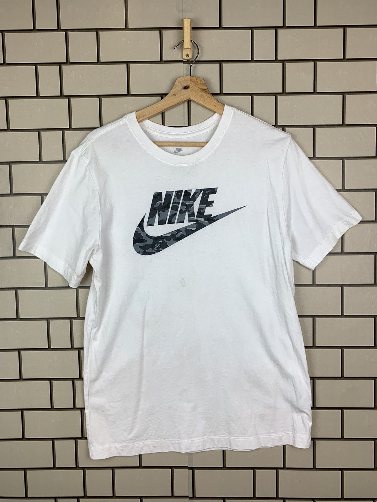 Nike × Vintage Vintage Nike Camo Big Logo Size US L / EU 52-54 / 3 - 1 Thumbnail