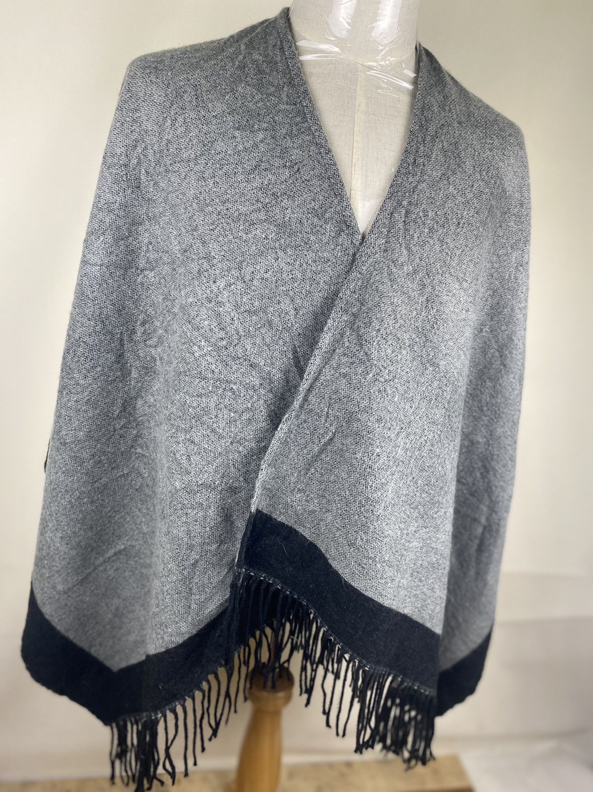 Japanese Brand Uniqlo Winter Poncho Scarf Size ONE SIZE - 2 Thumbnail