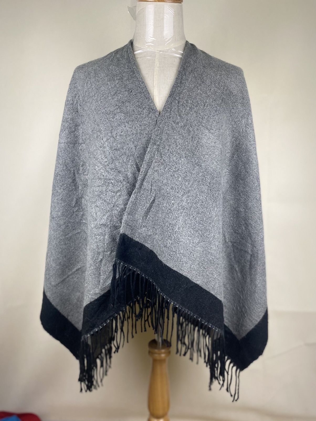 Japanese Brand Uniqlo Winter Poncho Scarf Size ONE SIZE - 1 Thumbnail