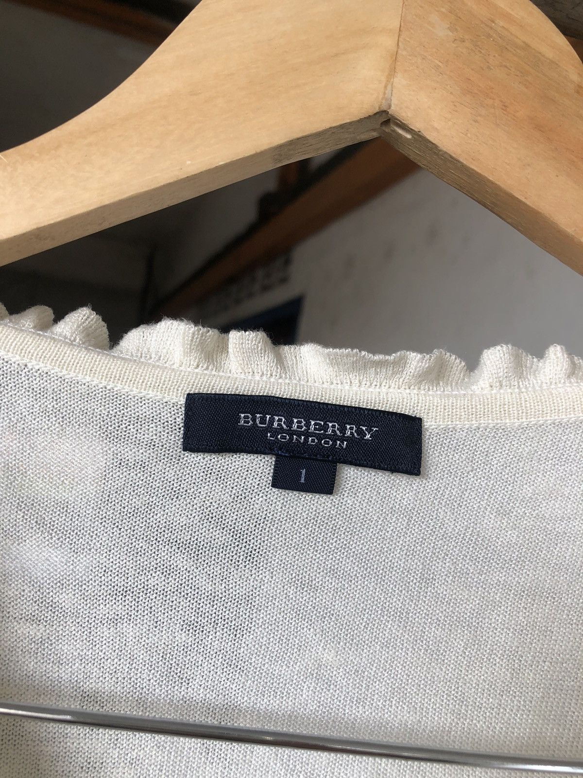 Burberry Vintage Burberry London Small Logo Crop Top Size S / US 4 / IT 40 - 8 Thumbnail