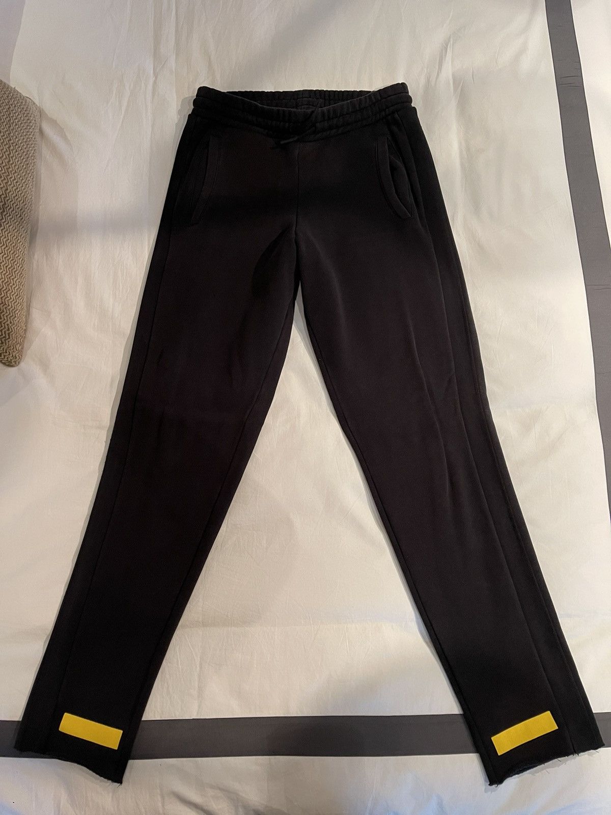 Off-White Off-White Oversized black ‘Yellow Arrow’ Sweatpants Size US 32 / EU 48 - 1 Thumbnail