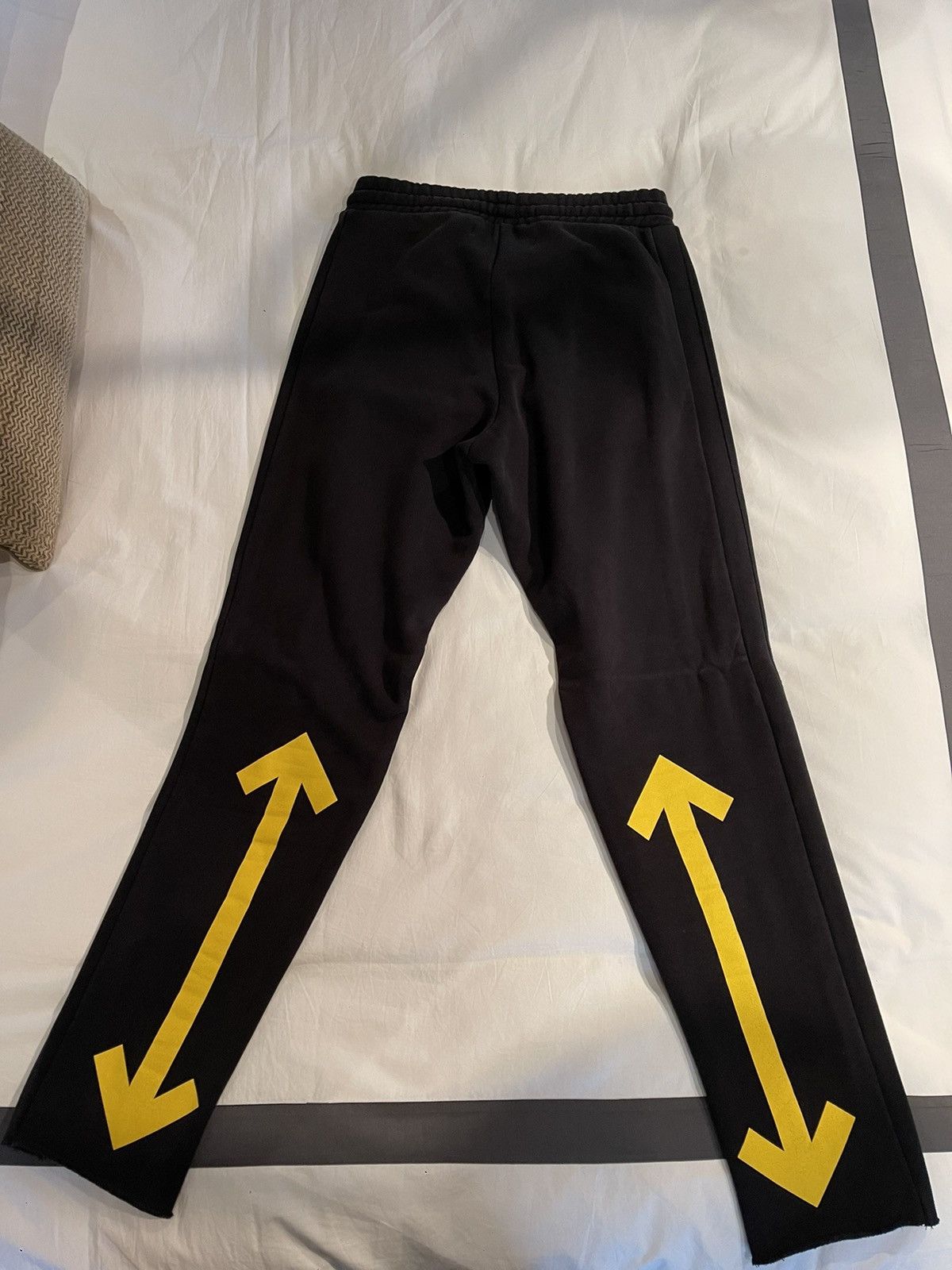 Off-White Off-White Oversized black ‘Yellow Arrow’ Sweatpants Size US 32 / EU 48 - 2 Thumbnail