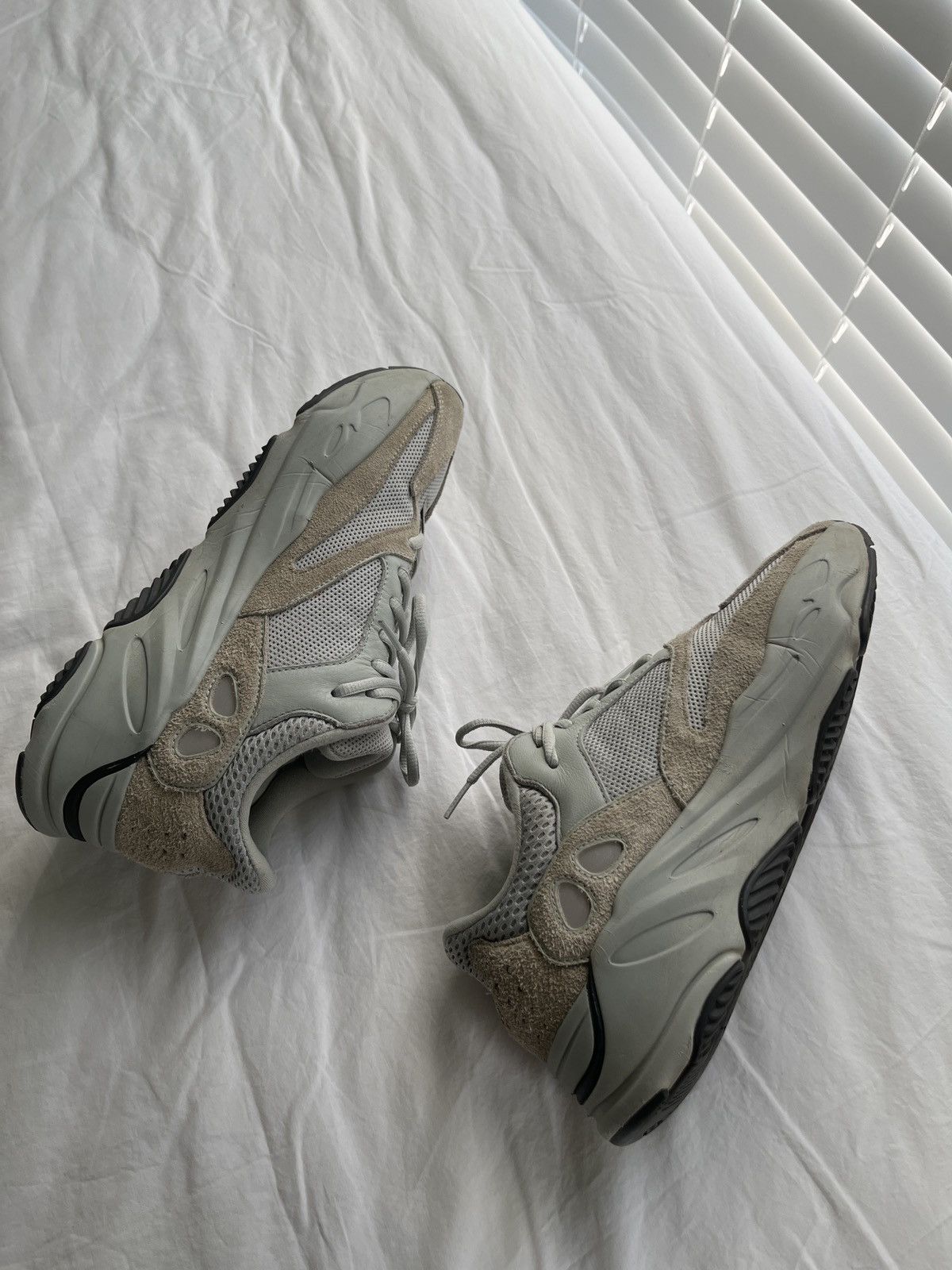 Adidas × Kanye West Yeezy 700 Salt Size US 9 / EU 42 - 2 Thumbnail
