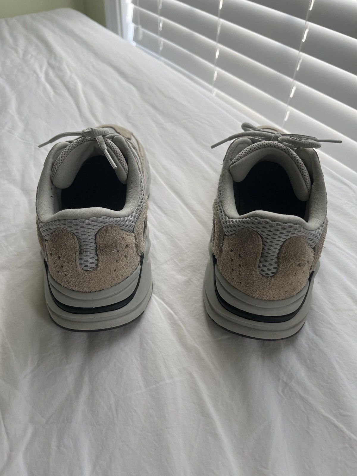 Adidas × Kanye West Yeezy 700 Salt Size US 9 / EU 42 - 4 Thumbnail