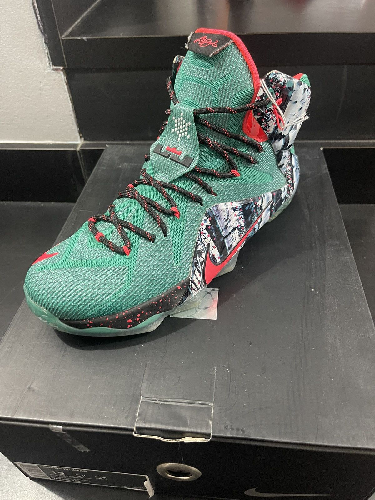 lebron 12 christmas edition