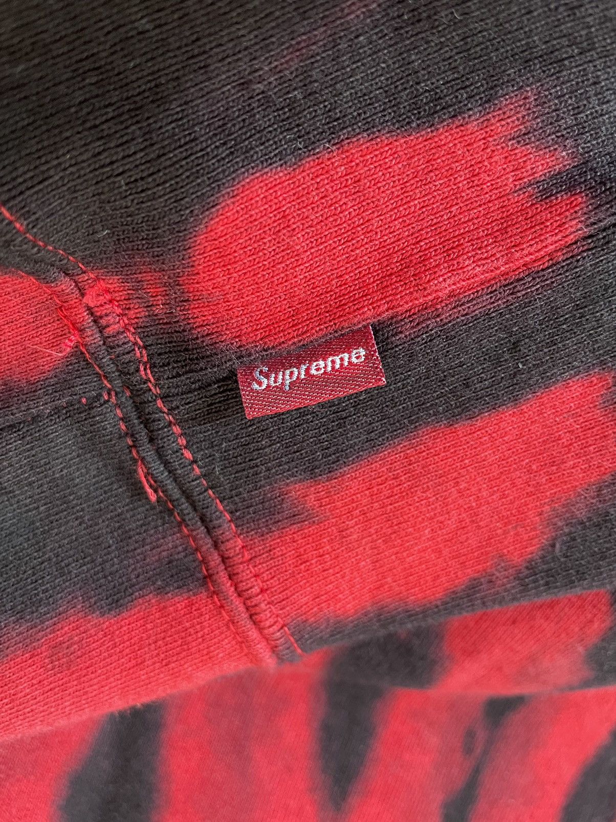 Supreme Supreme Small Box Crewneck Red Tie Dye Size US L / EU 52-54 / 3 - 7 Thumbnail