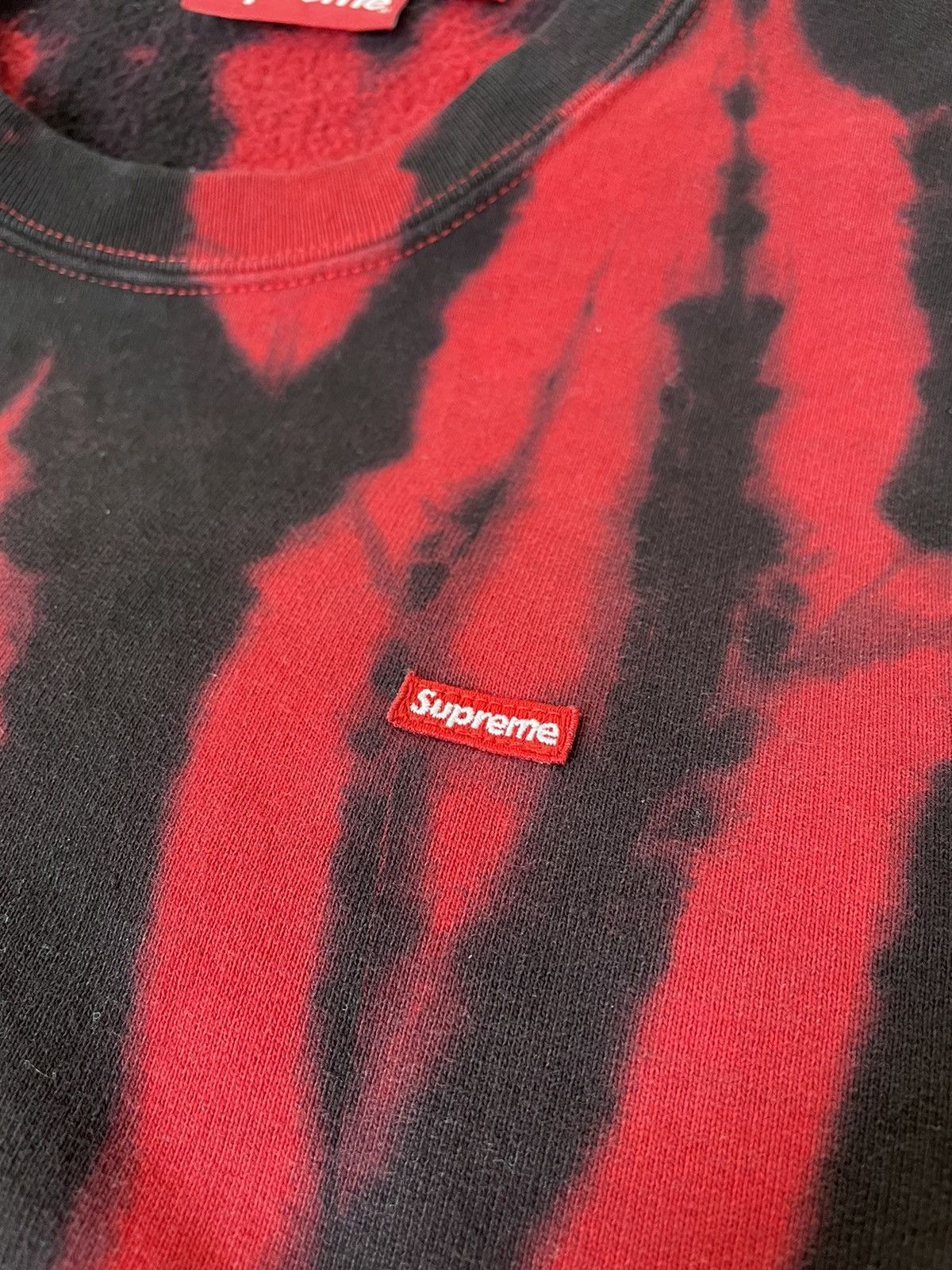 Supreme Supreme Small Box Crewneck Red Tie Dye Size US L / EU 52-54 / 3 - 3 Thumbnail