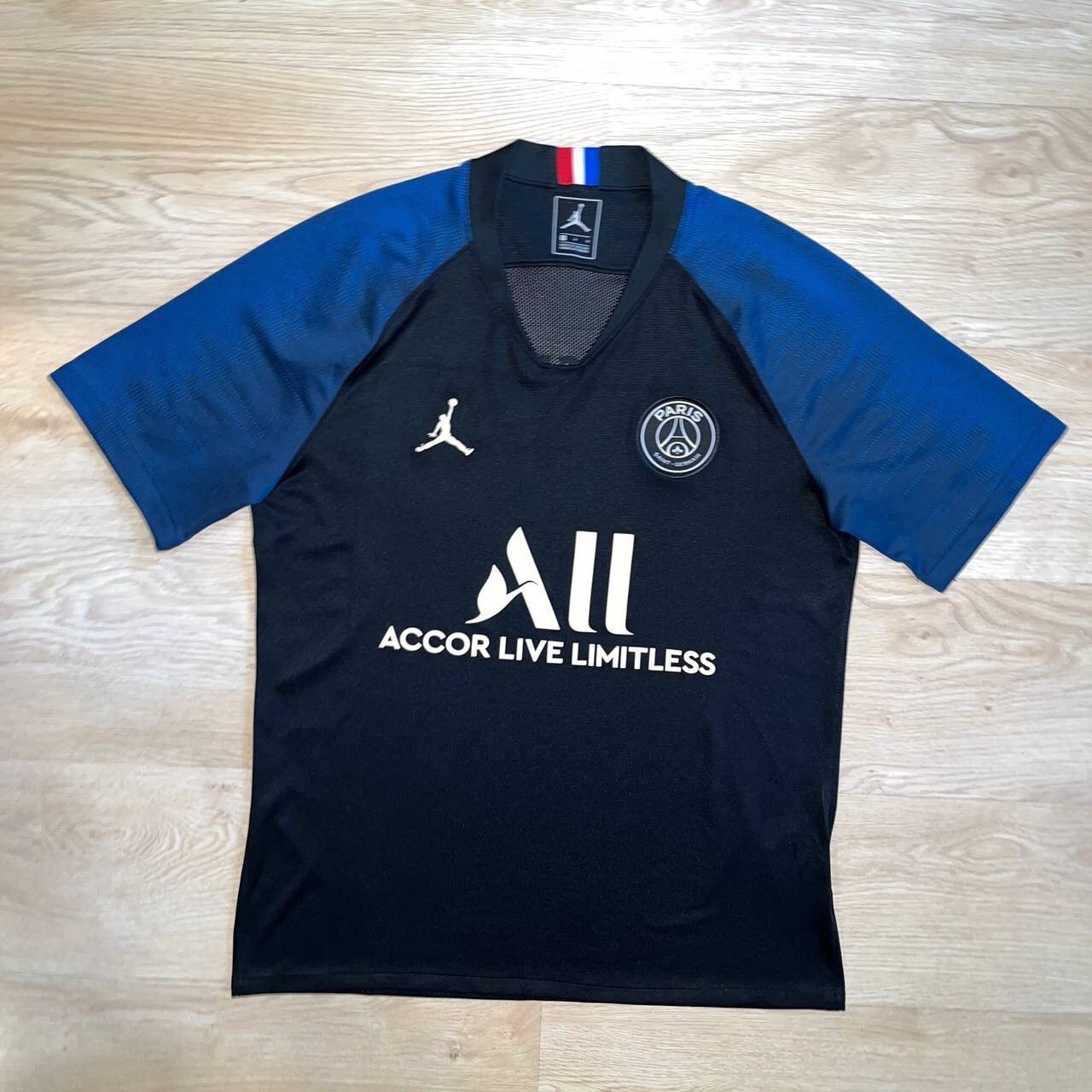 Jordan Brand × Nike PSG/PARIS SAINT-GERMAIN JORDAN NIKE 2019/20 TRAINING JERSEY Size US L / EU 52-54 / 3 - 1 Thumbnail