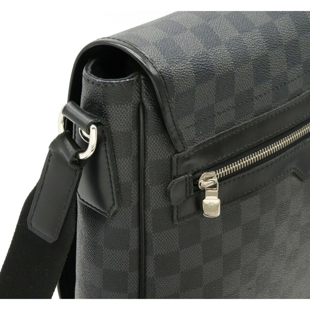 LOUIS VUITTON Damier Graffitt Daniel MM Shoulder Bag Messenger B