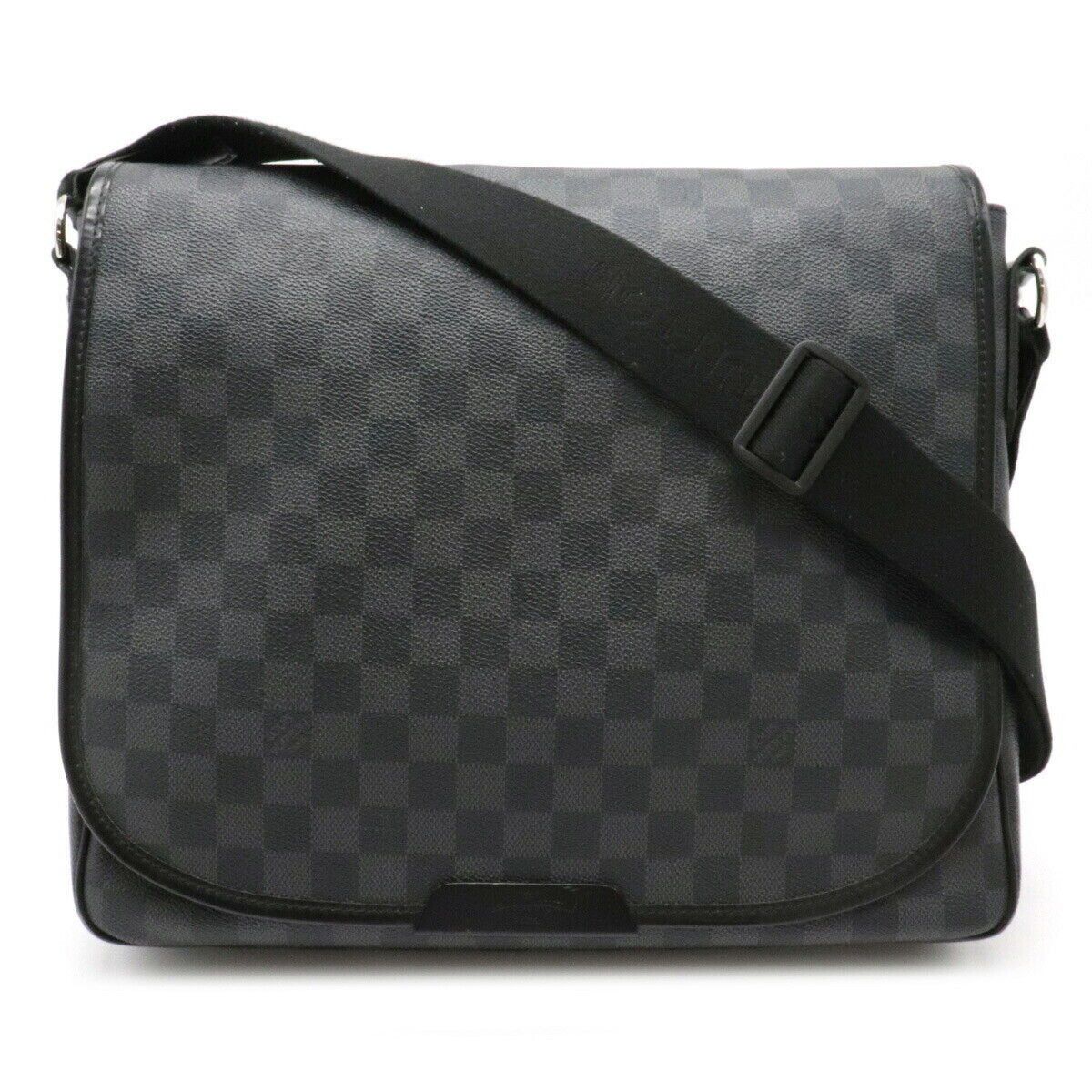 LOUIS VUITTON Damier Graffitt Daniel MM Shoulder Bag Messenger B