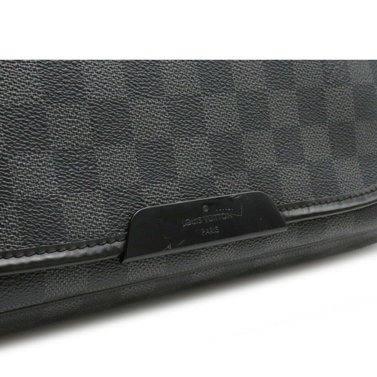 LOUIS VUITTON Damier Graffitt Daniel MM Shoulder Bag Messenger B
