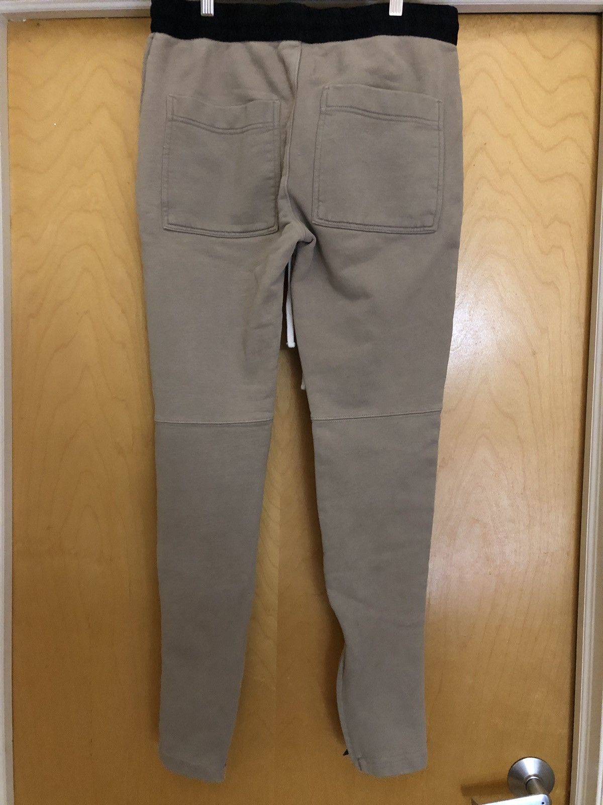 Fear of God Fear of God Chinchilla Essentials Sweatpants Size Medium Size US 32 / EU 48 - 5 Thumbnail