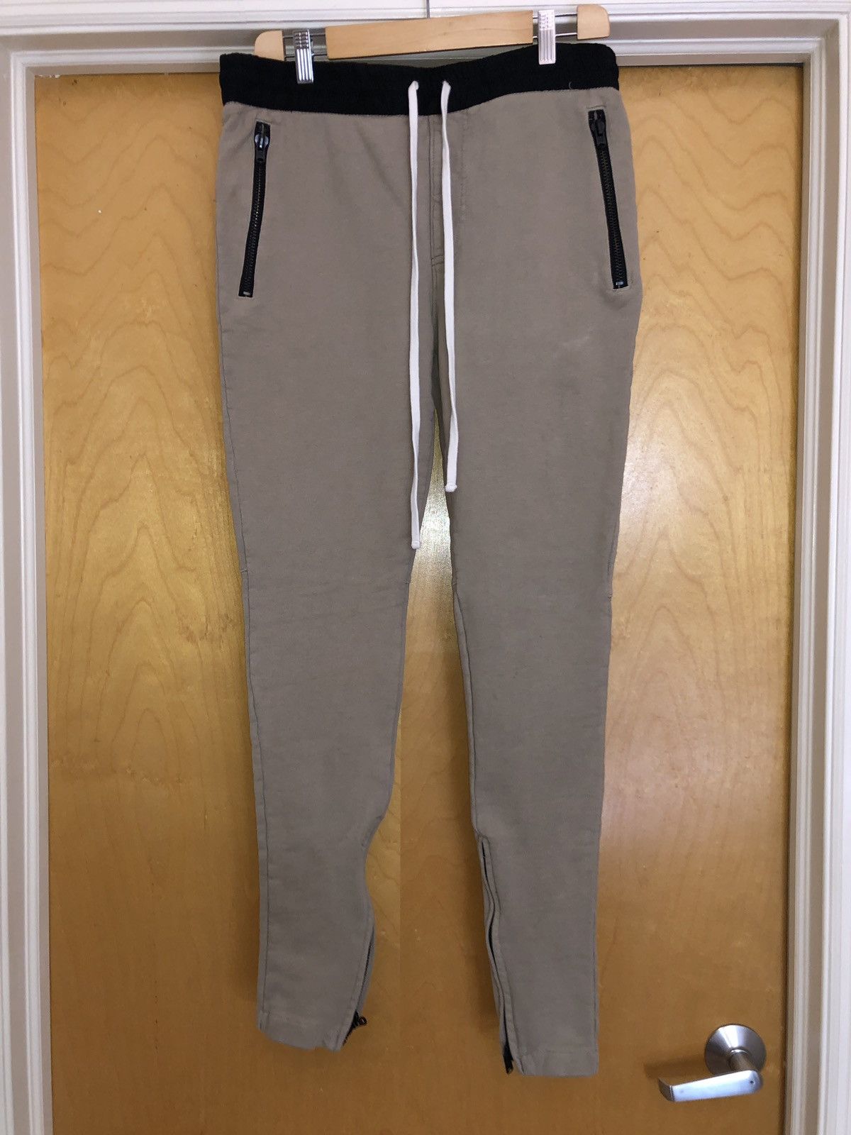Fear of God Fear of God Chinchilla Essentials Sweatpants Size Medium Size US 32 / EU 48 - 3 Thumbnail